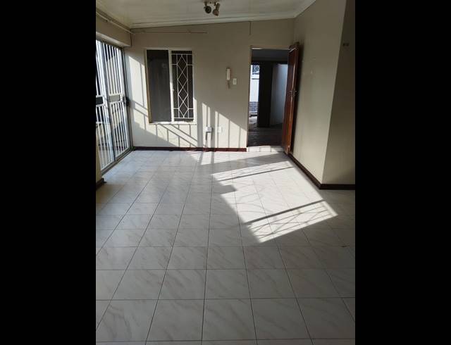 1 BEDROOM PROPERTY TO RENT IN FLORIDA LAKE